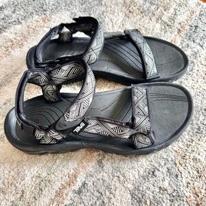 NWOT Unisex Teva Hurricane Sandals Size 11
